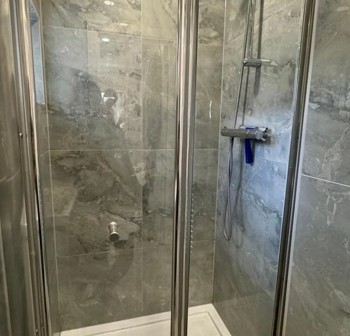 Spacious Double Room In Greater London 0*,
