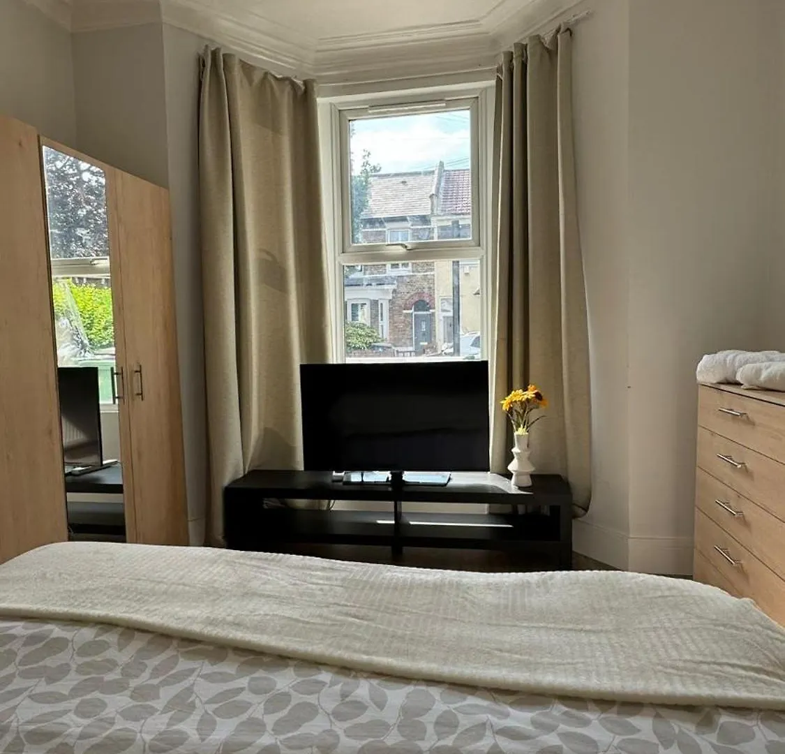 Spacious Double Room In Greater London