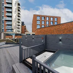  Holiday home Brand New Luxury House - Sleeps 8